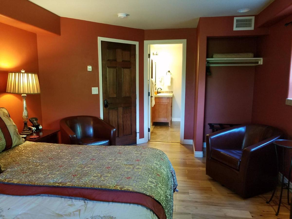 FOX DEN BED & BREAKFAST 3⋆ ::: LEAVENWORTH, WA ::: COMPARE